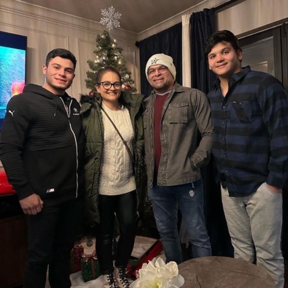 Meet your Posher, Carlos - Picture 1 of 1